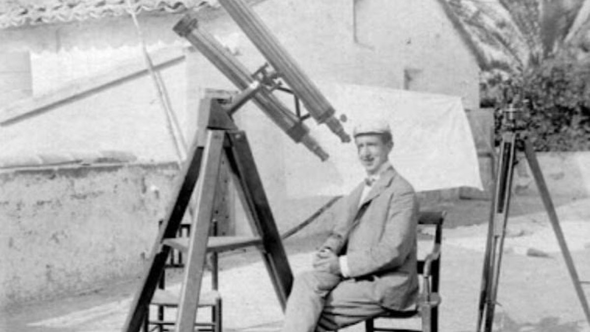 Jordi Ackerman fue uno de los divulgadores y aficionados a la astronomía más importantes de Balears, contribuyó a organizar las más de 40 expediciones internacionales a Mallorca en 1905.