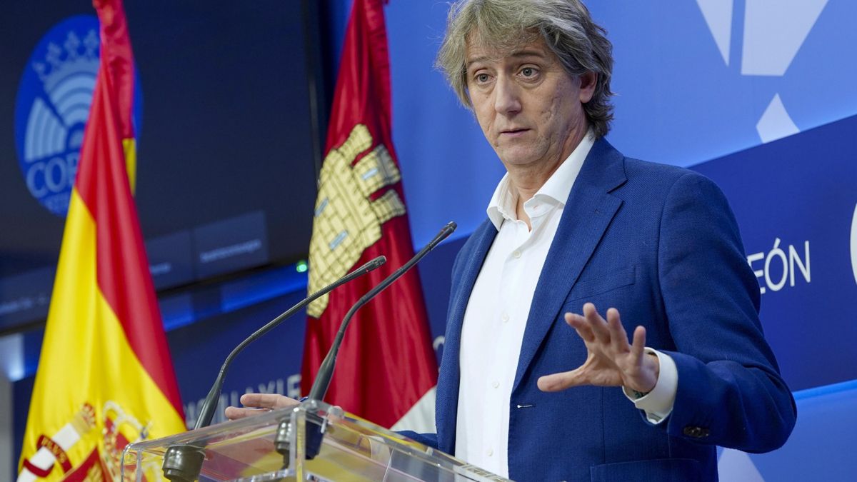 Martínez critica la “venta” de Castilla y León y el “reparto de sillones” entre Mañueco y la extrema derecha tras seis meses sin control parlamentario