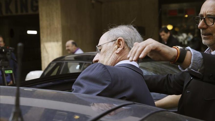 '15MpaRato' pide prisión provisional para Rato por riesgo de fuga