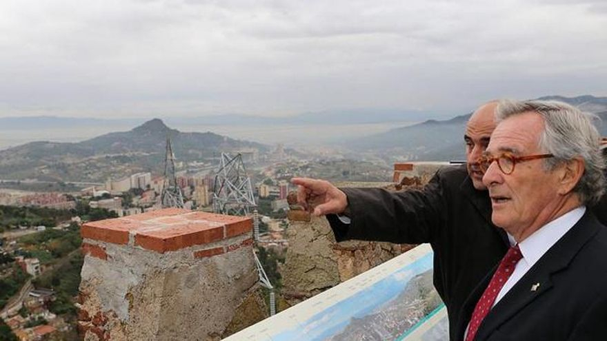 Guallart, en segundo plano, con el exalcalde de Barcelona Xavier Trias