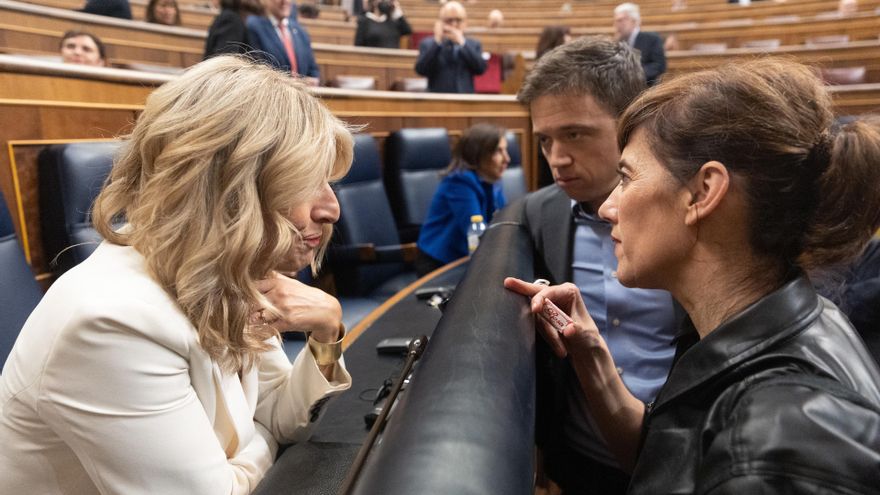 (I-D) La vicepresidenta segunda y ministra de Trabajo y Economía Social, Yolanda Díaz; el líder de Más País, Iñigo Errejón, y la portavoz de Sumar en el Congreso, Marta Lois.