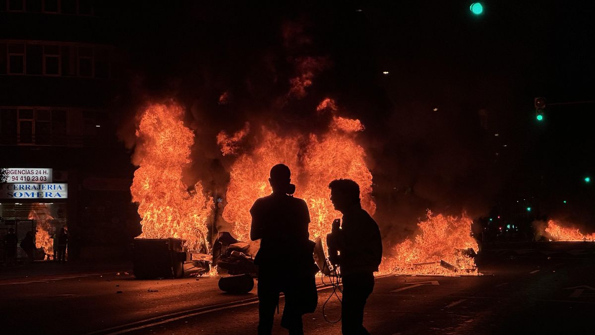 Imagen de los disturbios en Bilbao tras la visita frustrada de Vito Quiles.