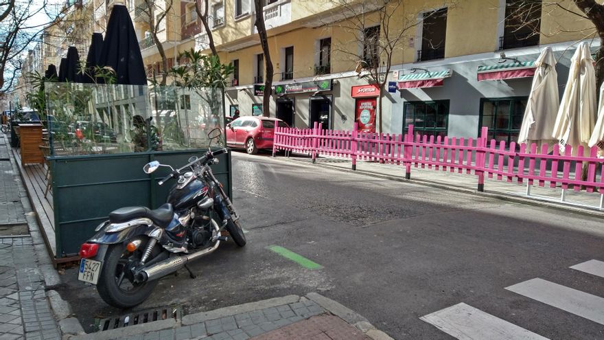 Los bares de Ponzano deberán levantar terrazas sobre al menos 27 plazas de aparcamiento por la nueva ordenanza
