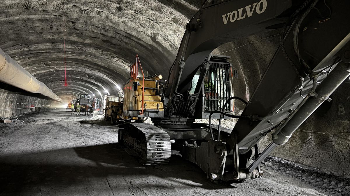 Maquinaria de excavación en el interior del túnel de Belate.