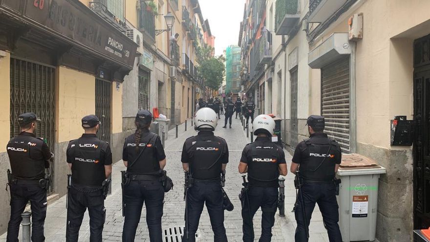 Un importante operativo policial en Lavapiés se salda sin ningún hecho relevante