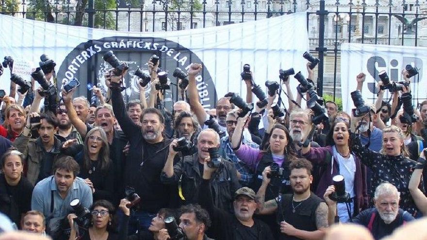 Reporteros gráficos hicieron un "camarazo" por Pablo Grillo, el fotógrafo reprimido en la marcha de jubilados