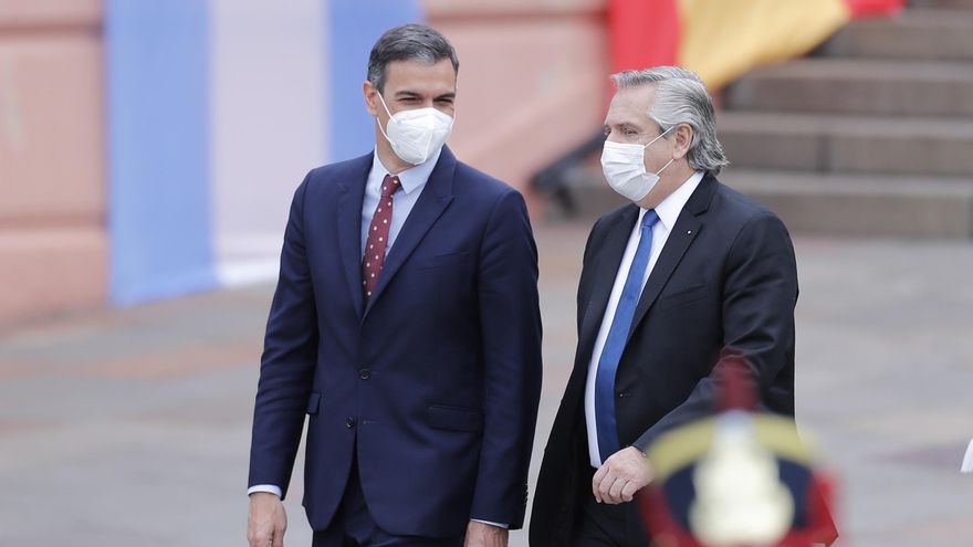 Pedro Sánchez junto al presidente argentino Alberto Fernández en Buenos Aires