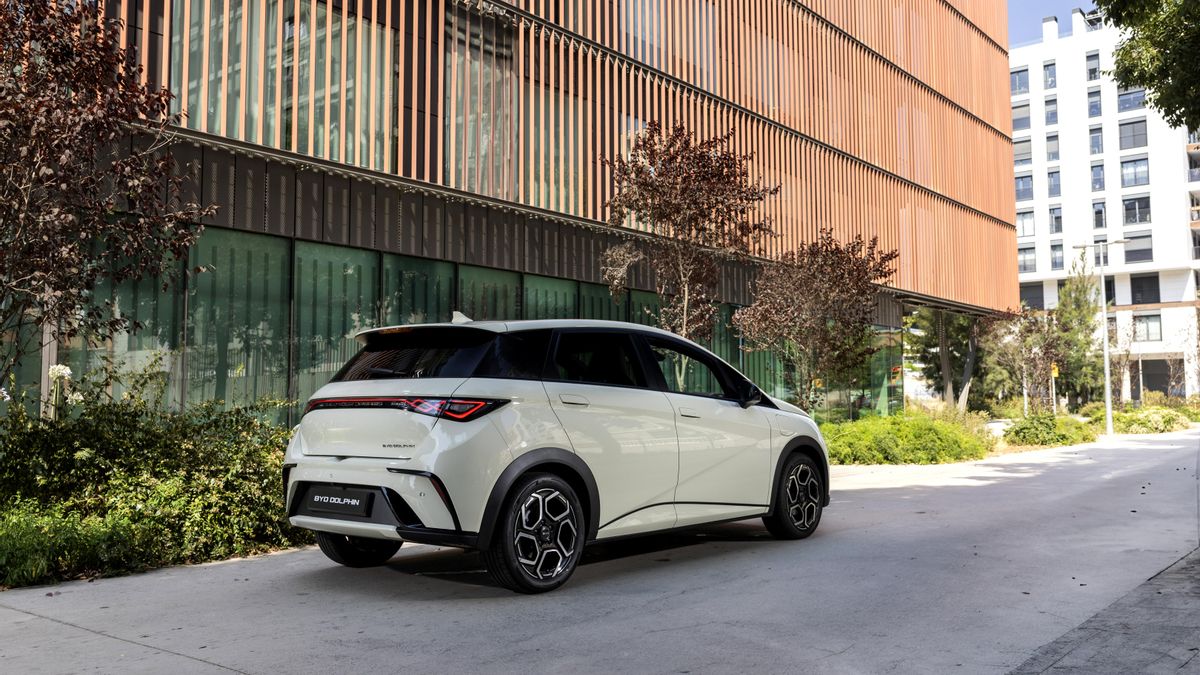 El modelo chino conserva sus cotas exteriores, pero mejora en volumen de maletero.