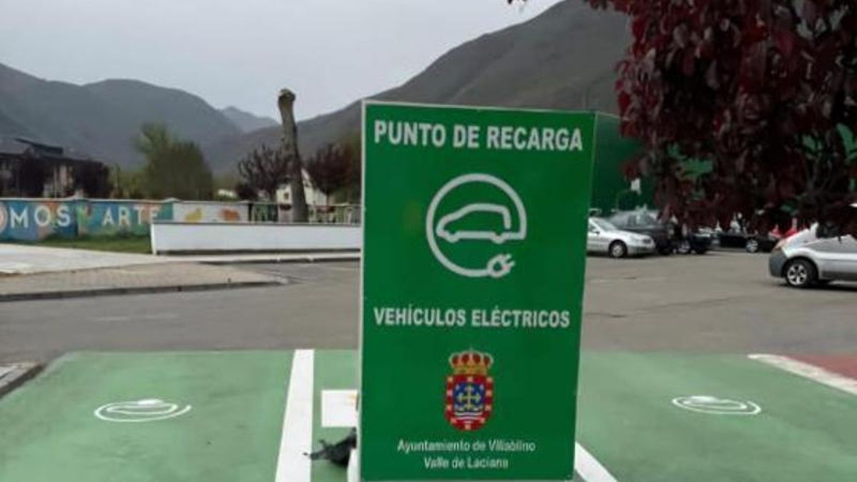 Villablino reabre punto de recarga para vehículos eléctricos con tres horas gratuitas