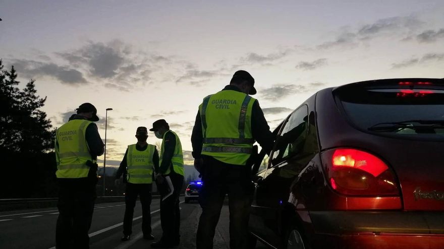Control de perímetro de la Guardia Civil por las restricciones del COVID-19