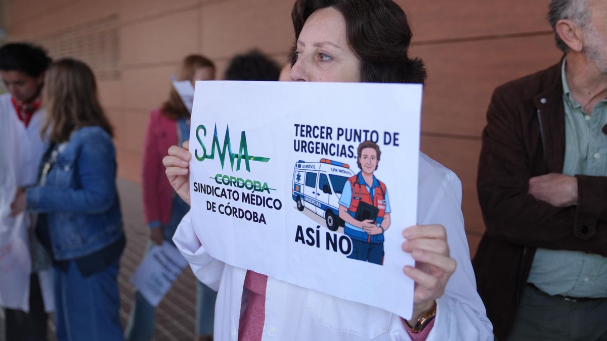 Médicos protestan en el centro Castilla del Pino