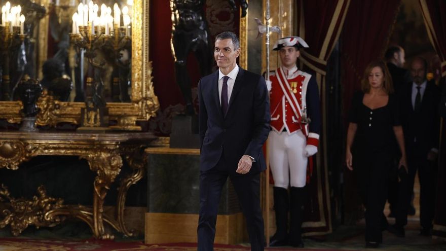 El presidente del Gobierno, Pedro Sánchez, a su llegada al besamanos celebrado en el Palacio Real.