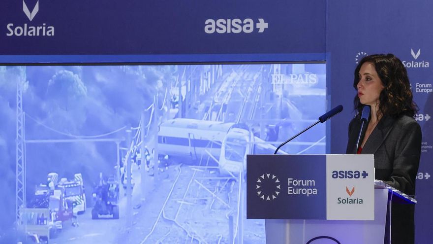 La presidenta de la Comunidad de Madrid, Isabel Díaz Ayuso durante el desayuno informativo celebrado este lunes en Madrid.