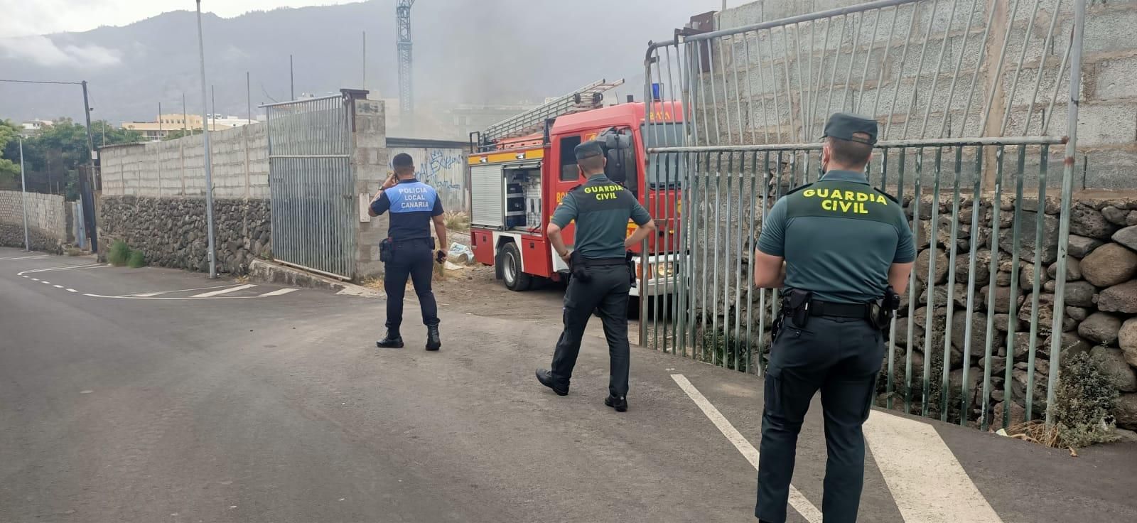 Agentes de la Policía Local y la Guardia Civil intervinieron en el suceso. LA PALMA AHORA