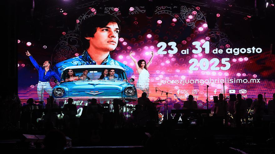 Homenaje al cantante Juan Gabriel reúne a fans mexicanos y extranjeros en Ciudad Juárez