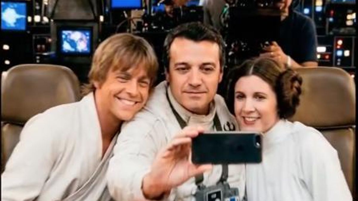 El equipo de Gobierno del PP abraza la IA (y el frikismo) para felicitar el cambio de año