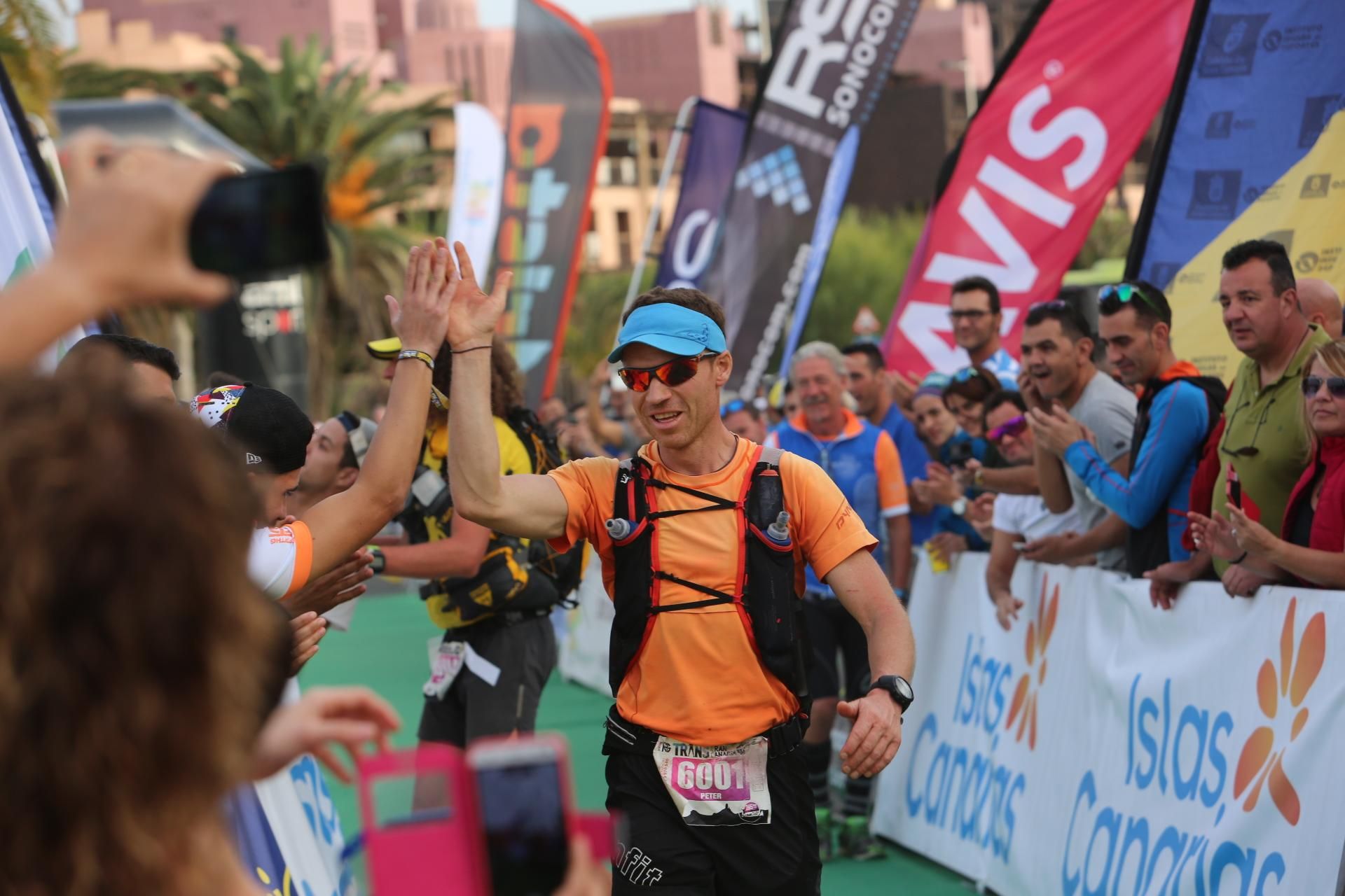 Entrada a meta de Peter Kienzl y Luca Papi. Alejandro Ramos.