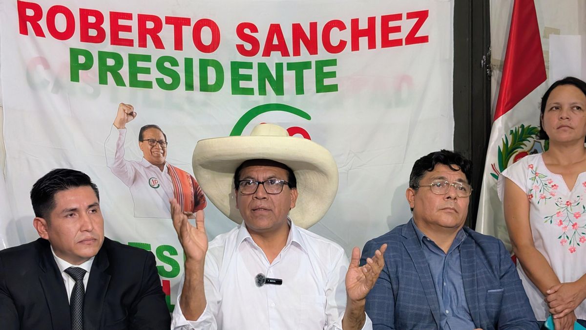 El candidato de izquierda en Perú remonta en una votación accidentada y disputará la presidencia a Keiko Fujimori