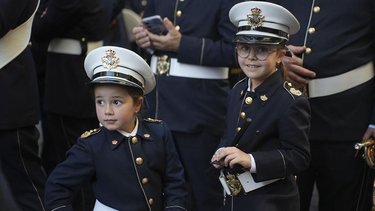 La procesión de la Hermandad del Calvario, en imágenes