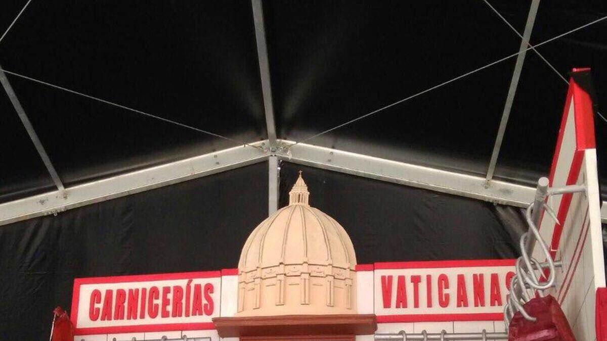 Txosna cuya decoración ha sido retirada