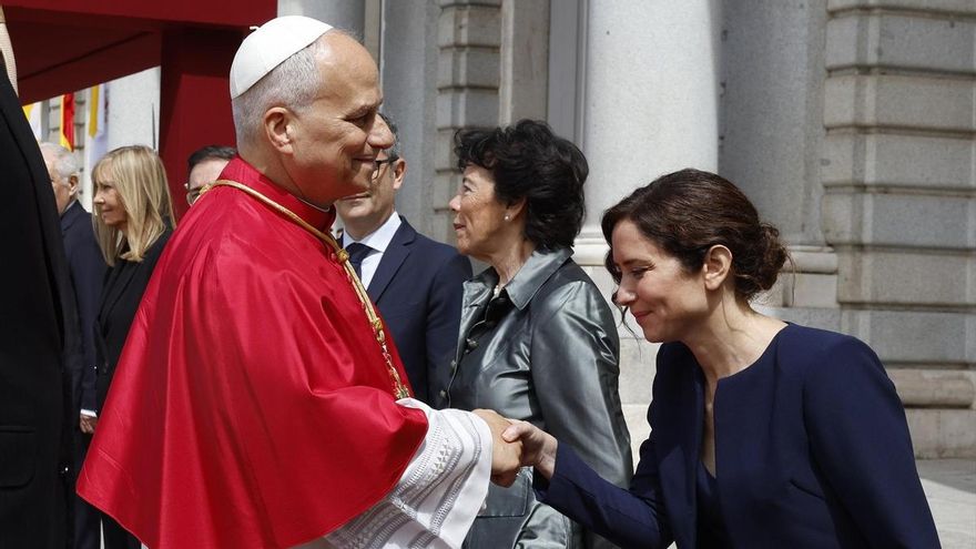 La presidenta de la Comunidad de Madrid, Isabel Díaz Ayuso, asiste a la ceremonia de bienvenida al Papa León XIV en el Palacio Real, a 6 de junio de 2026, en Madrid (España).