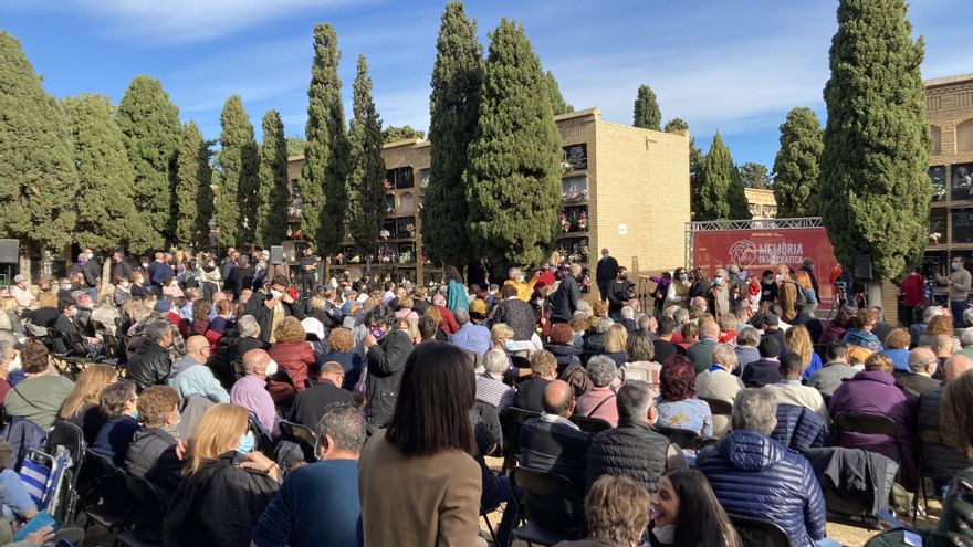 Acto de homenaje a las víctimas del franquismo enterradas en la fosa 126 del cementerio de Paterna.