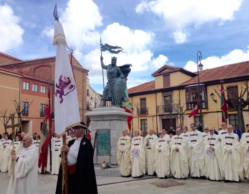 Inauguración de la estatua de Alfonso IX en la plaza de Santo Martino de León.