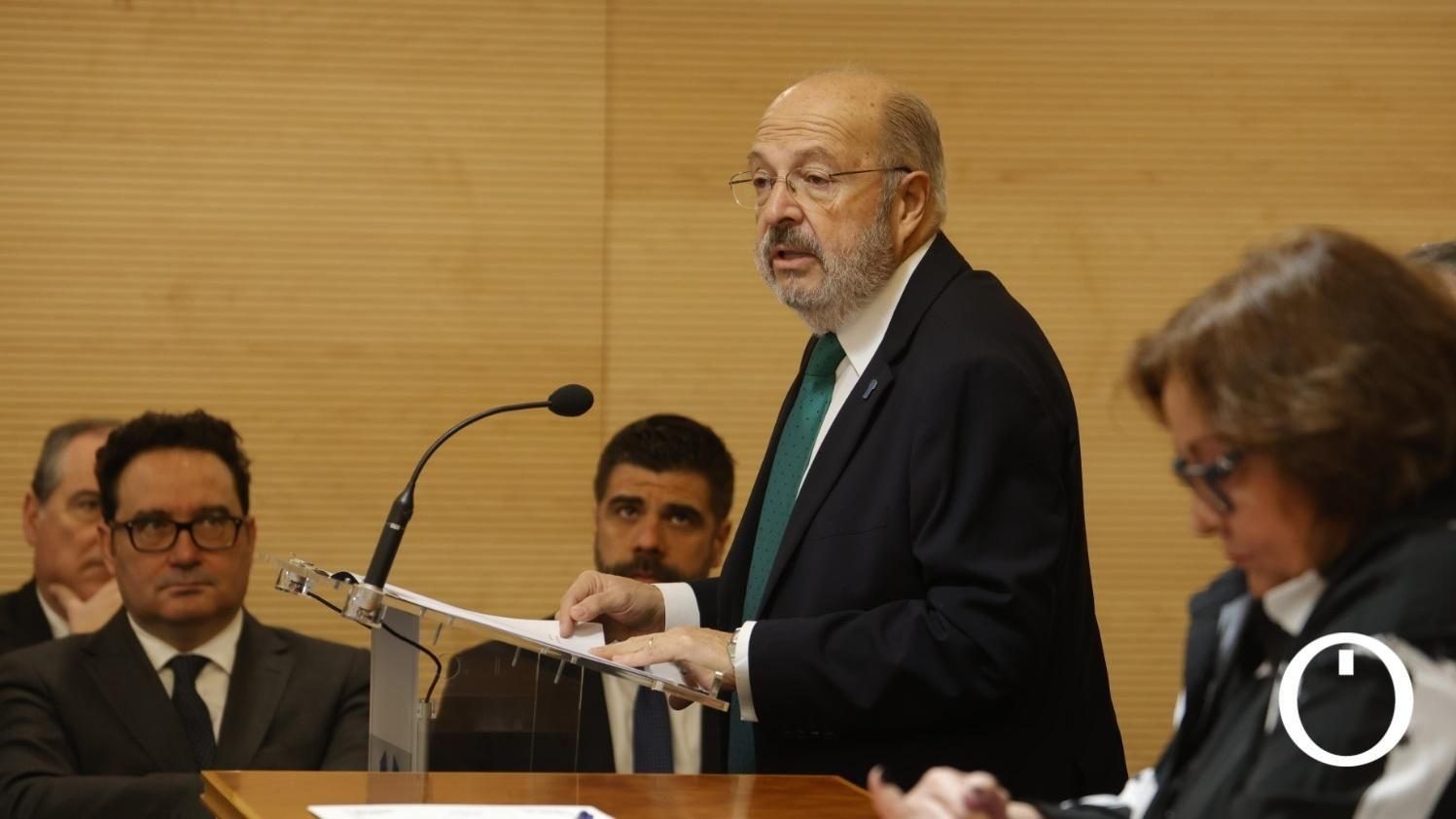 Entrega de diplomas a las personas colegiadas que cumple 50 y 25 años de abogacía.