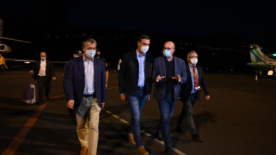 Pedro Sánchez, a su llegada a La Palma este domingo