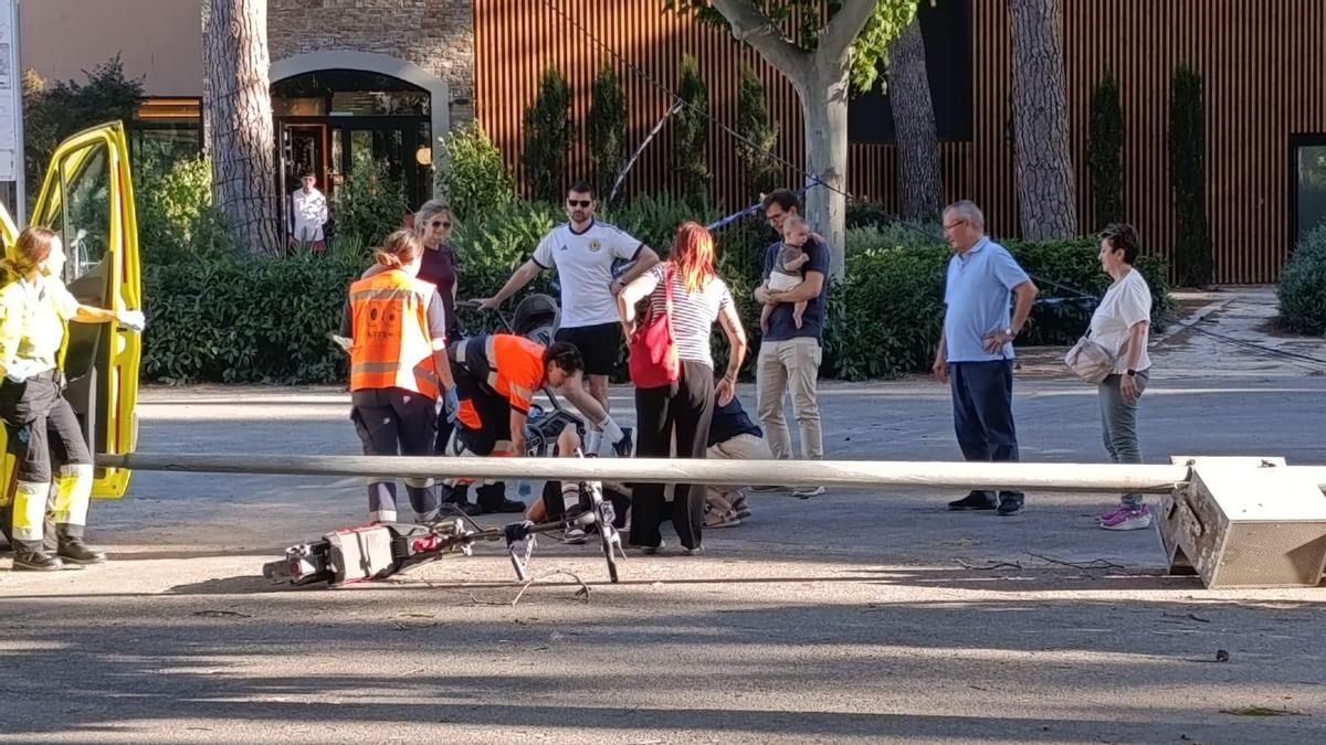 Un joven sufre una caída tras chocar con un poste "mal señalizado" y estudia denunciar al Ayuntamiento de Zaragoza