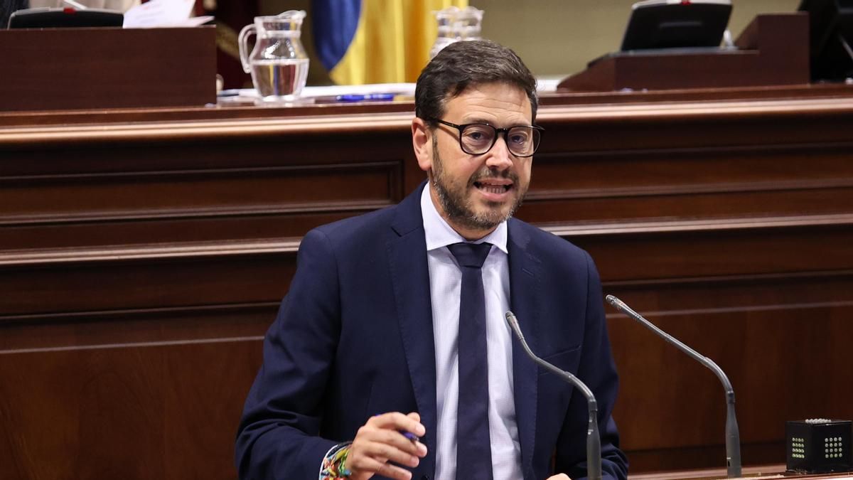 Qadri “logra” la unanimidad en el Parlamento para que Sanidad asuma el traslado de pacientes fallecidos fuera de su isla