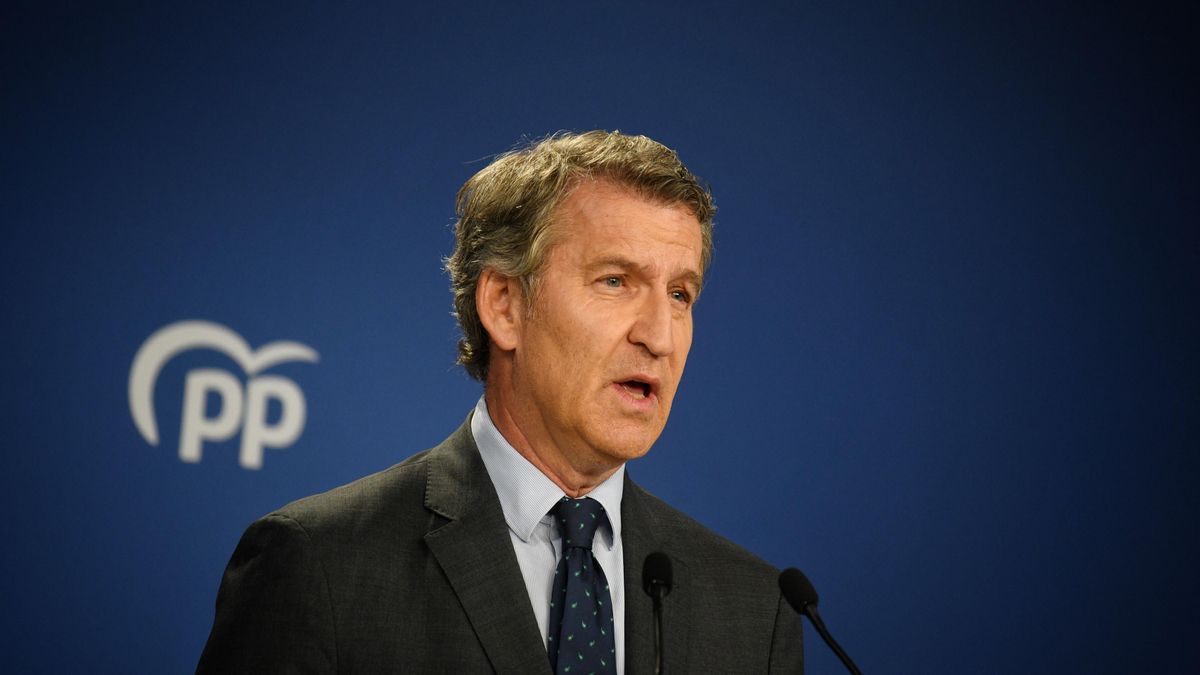 El presidente del Partido Popular, Alberto Núñez Feijóo, durante una rueda de prensa, en la sede del PP en Génova, a 12 de junio de 2025, en Madrid (España).