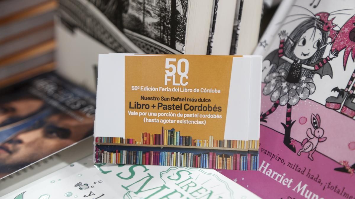 Regalo de pastel cordobés por comprar un libro en la Feria del Libro