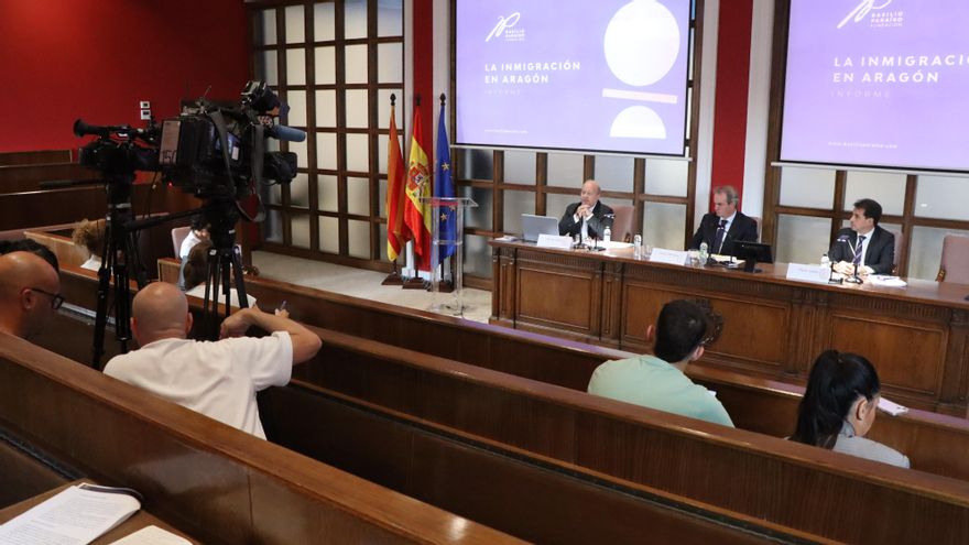 Un informe cifra en 500 millones de euros el saldo neto que los inmigrantes aportan a la economía aragonesa