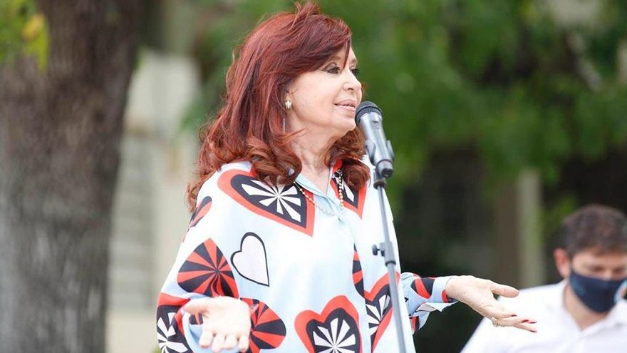 En un hilo de Twitter, Cristina Fernández elogió la estrategia económica de Joe Biden