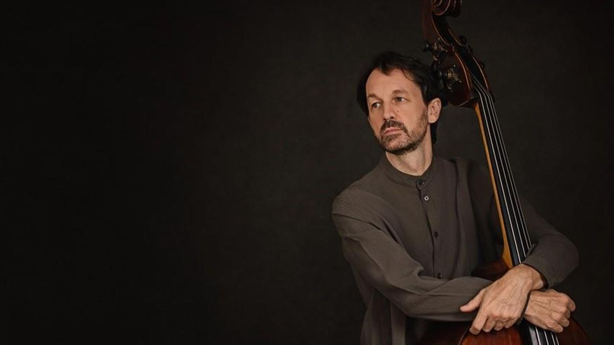 Pablo Martín Caminero, el contrabajo de Vitoria que hizo suyo el flamenco y quiere convencer al exigente público de Sevilla