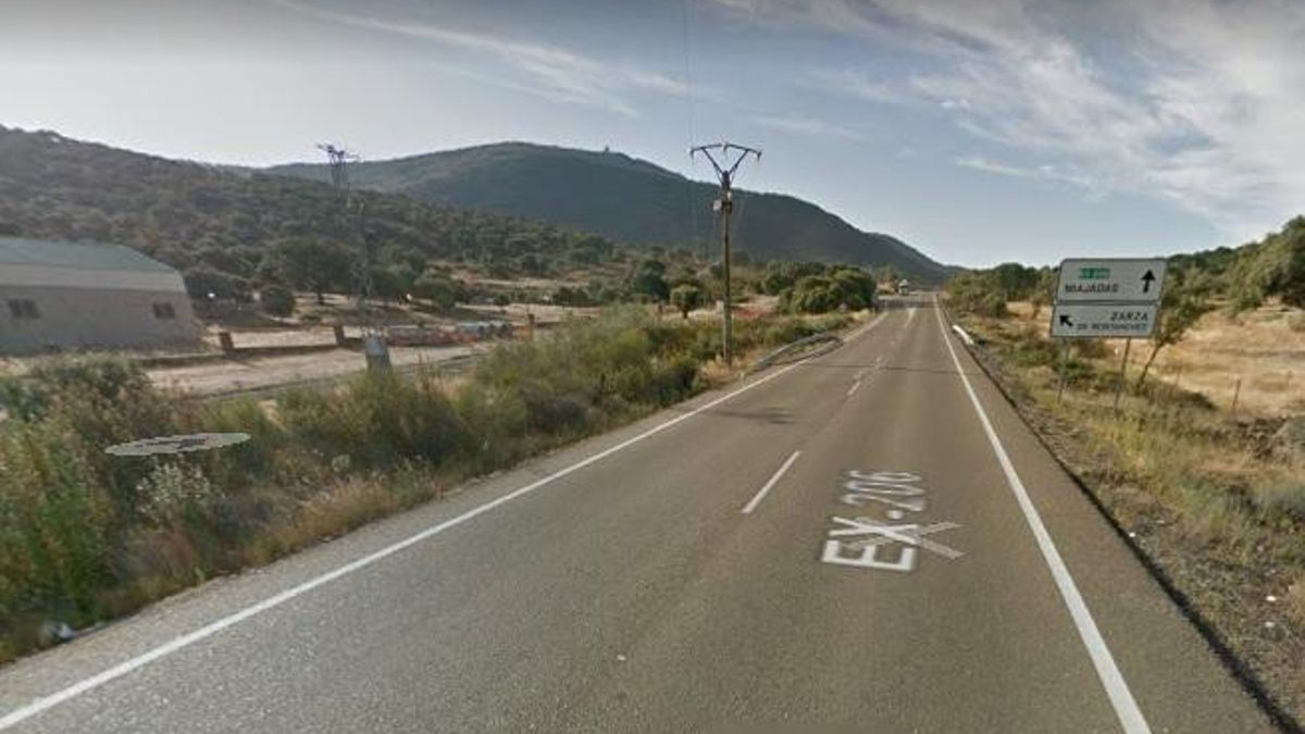 Carretera EX-206 en las inmediaciones de Zarza de Montánchez