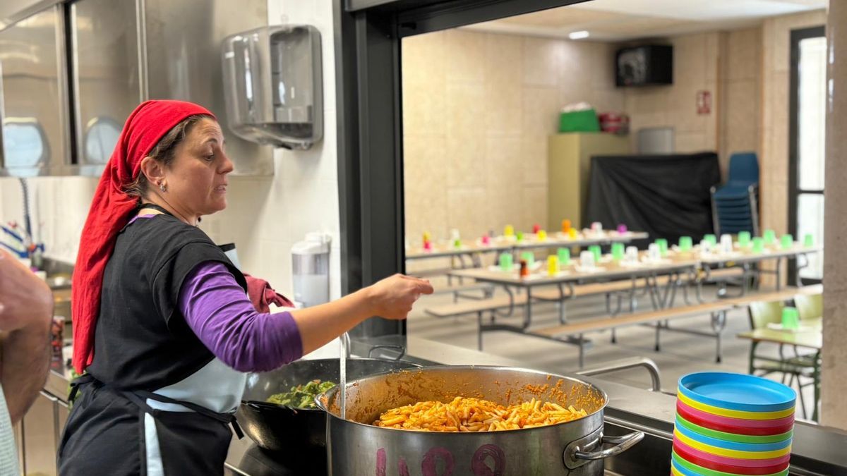 Las familias han cocinado macarrones en la cocina del centro