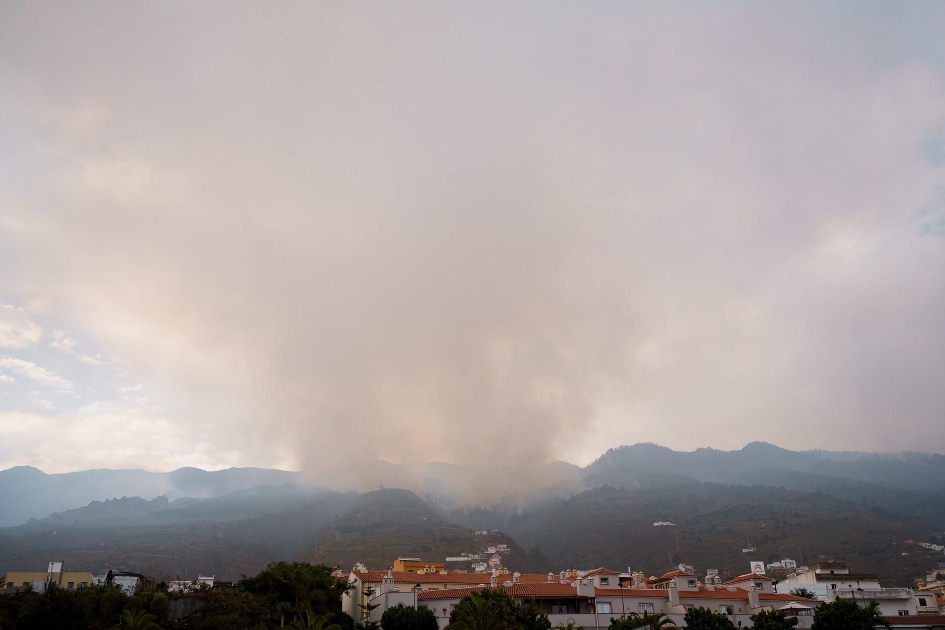 Altos del municipio de Santa Úrsula que se ve afectado por el incendio forestal que afecta a varios municipios de la isla de Tenerife