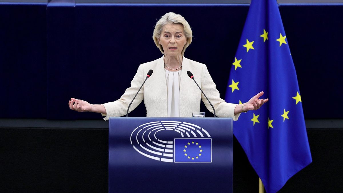 La presidenta de la Comisión Europea, Ursula von der Leyen, ante el Parlamento Europeo. EFE/EPA/RONALD WITTEK