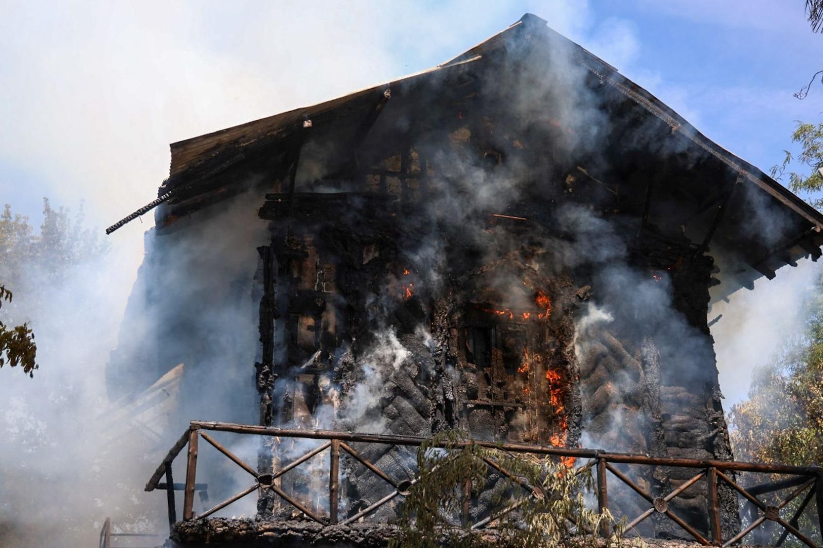 Casa del Corcho de Toledo en llamas, a 22 de mayo de 2026