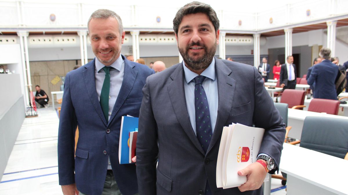 López Miras junto a Segado, este viernes, en la Asamblea Regional