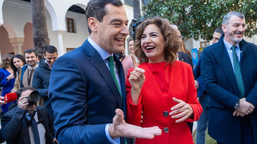 Archivo - El presidente de la Junta de Andalucía, Juanma Moreno, y la vicepresidenta y ministra de Hacienda, María Jesús Montero, en una imagen de 28 de febrero de 2024.