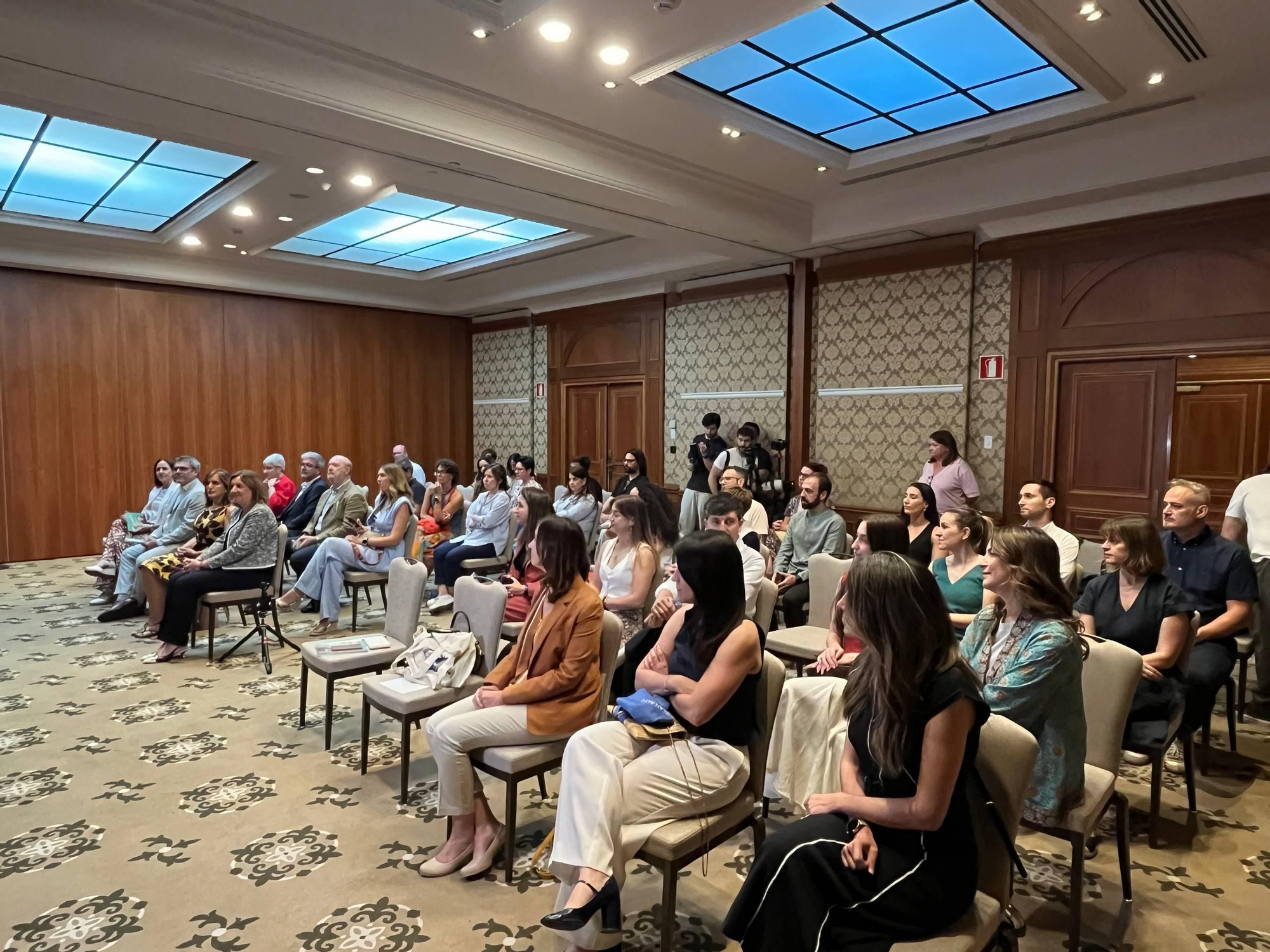 Asistentes a la presentación de 'Ellas Vuelan Alto' en Toledo