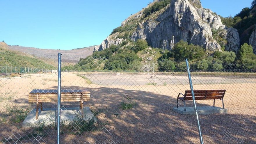 Confederación declara ilegales las balsas mineras reconvertidas en lagunas para peces por el Ayuntamiento de La Pola de Gordón