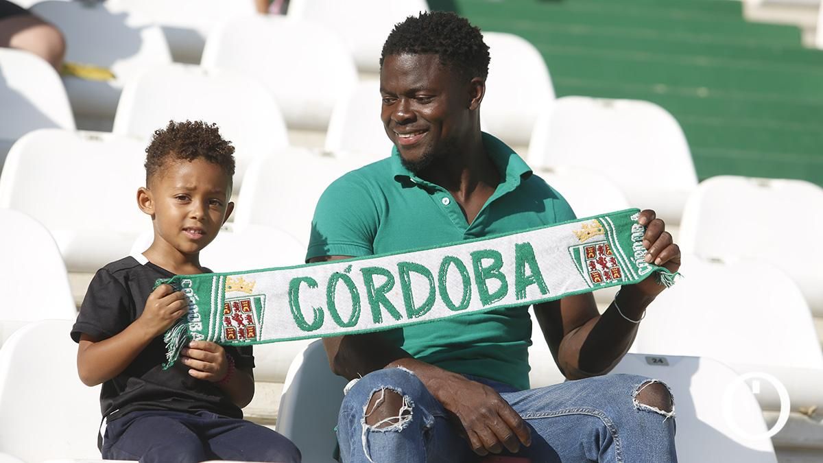 Grada Blanquiverde del encuentro entre el Córdoba CF y AD Mérida