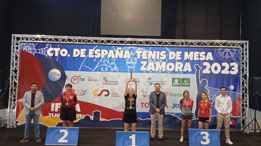 Tres oros, dos platas y dos bronces, botín del Círculo en el Campeonato de España de veteranos de tenis de mesa