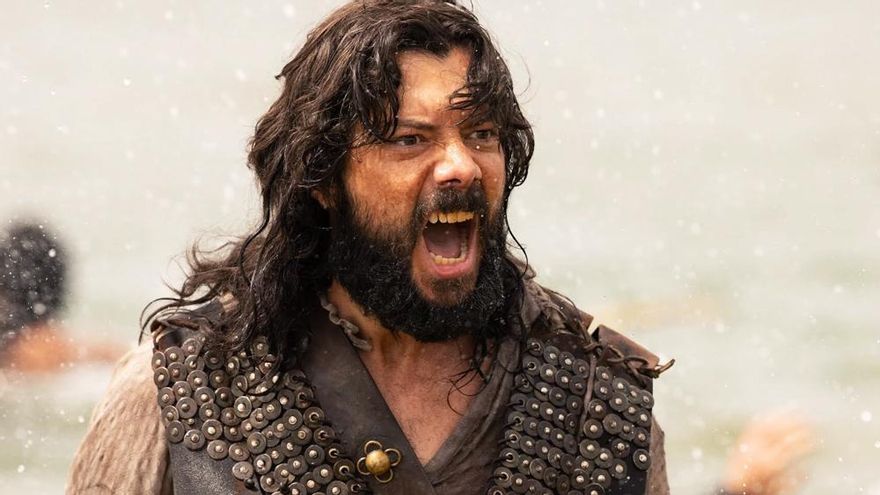 Álvaro Morte: "Es importante salir de la zona de confort. Me aburre quedarme apalancado"