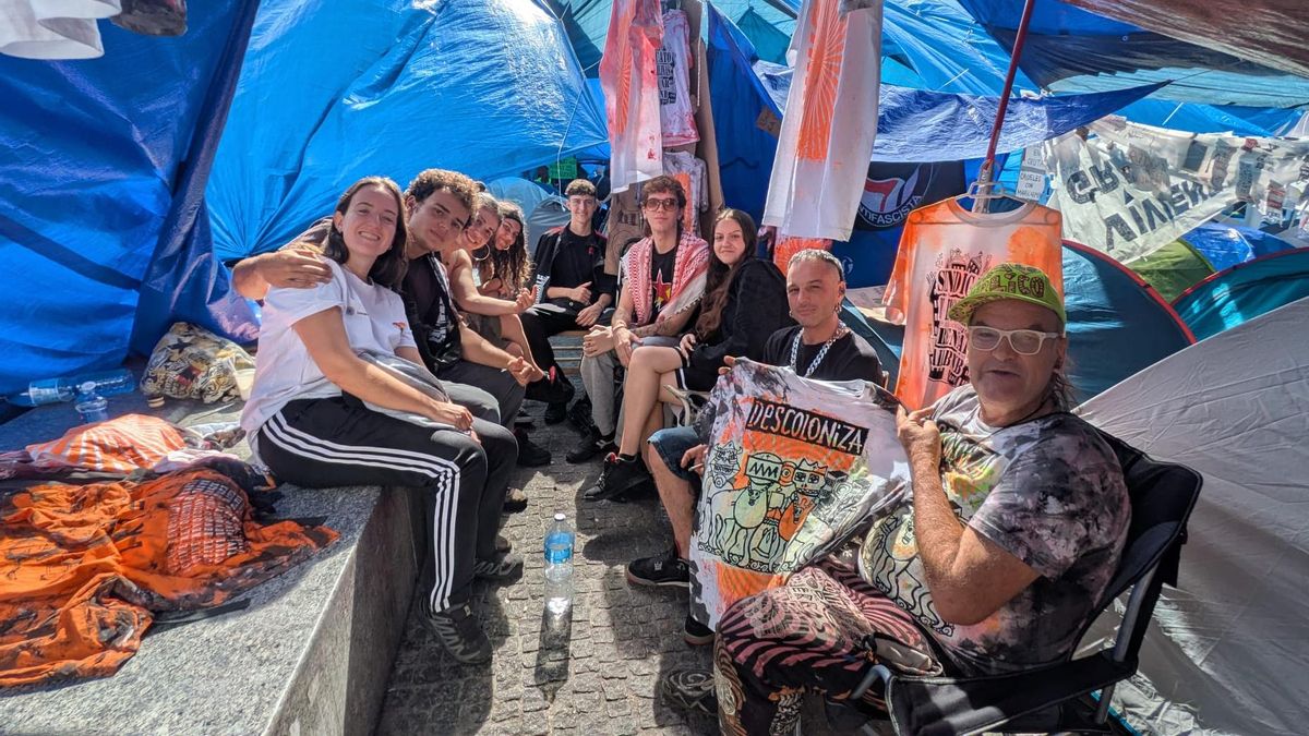 Los acampados de Sol buscan referentes a los que votar el 29N y hacen sus quinielas