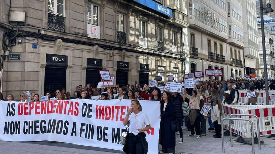 Dependientas de Inditex salen a la calle en A Coruña para pedir una mejora salarial: "No llegamos a fin de mes"